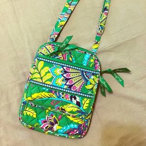 NWOT Vera Bradley Cross Body w/ Lots of Pockets!!